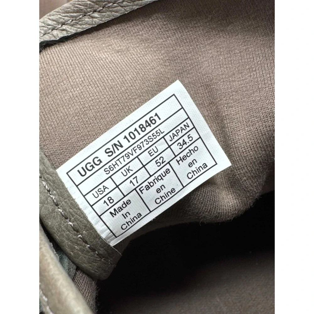 UGG **new without